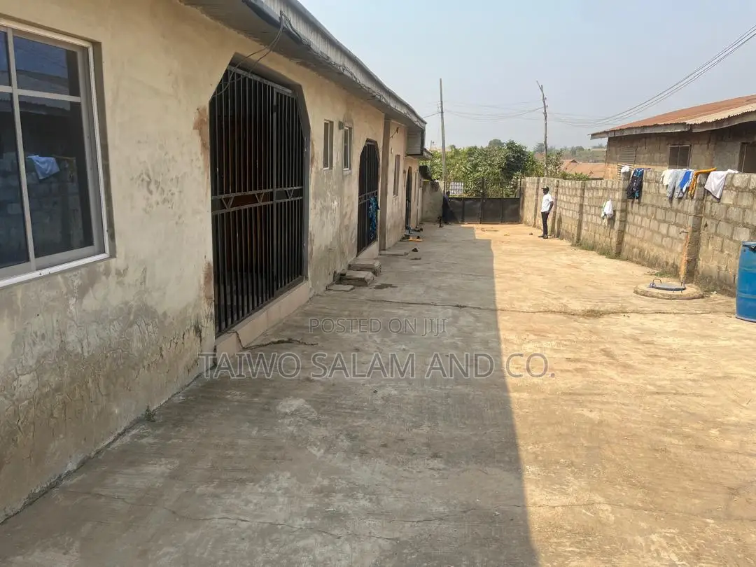 2bdrm Block of Flats in Ologuneru for sale in Ologuneru