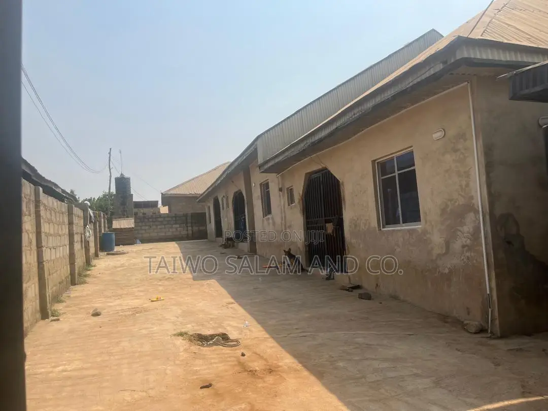 2bdrm Block of Flats in Ologuneru for sale in Ologuneru