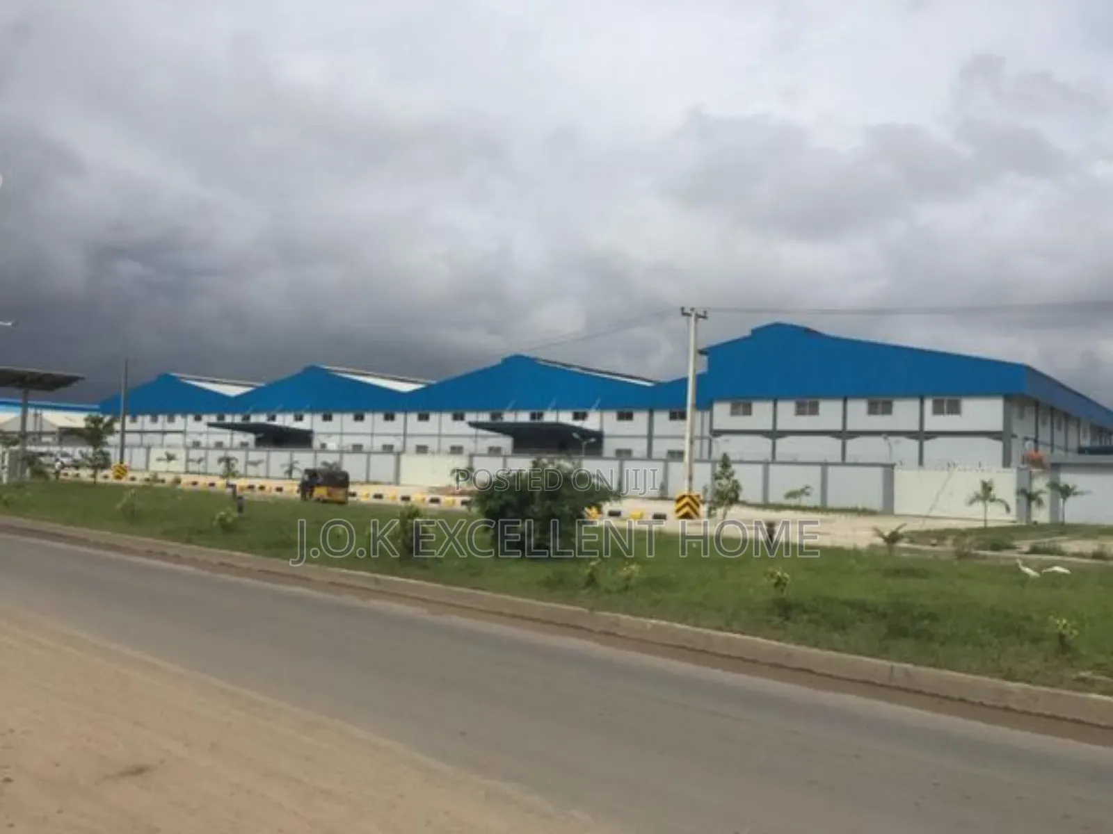 Clean Four(4) Bay Warehouses (8309sqm) With Offices, Apapa in Amuwo-Odofin