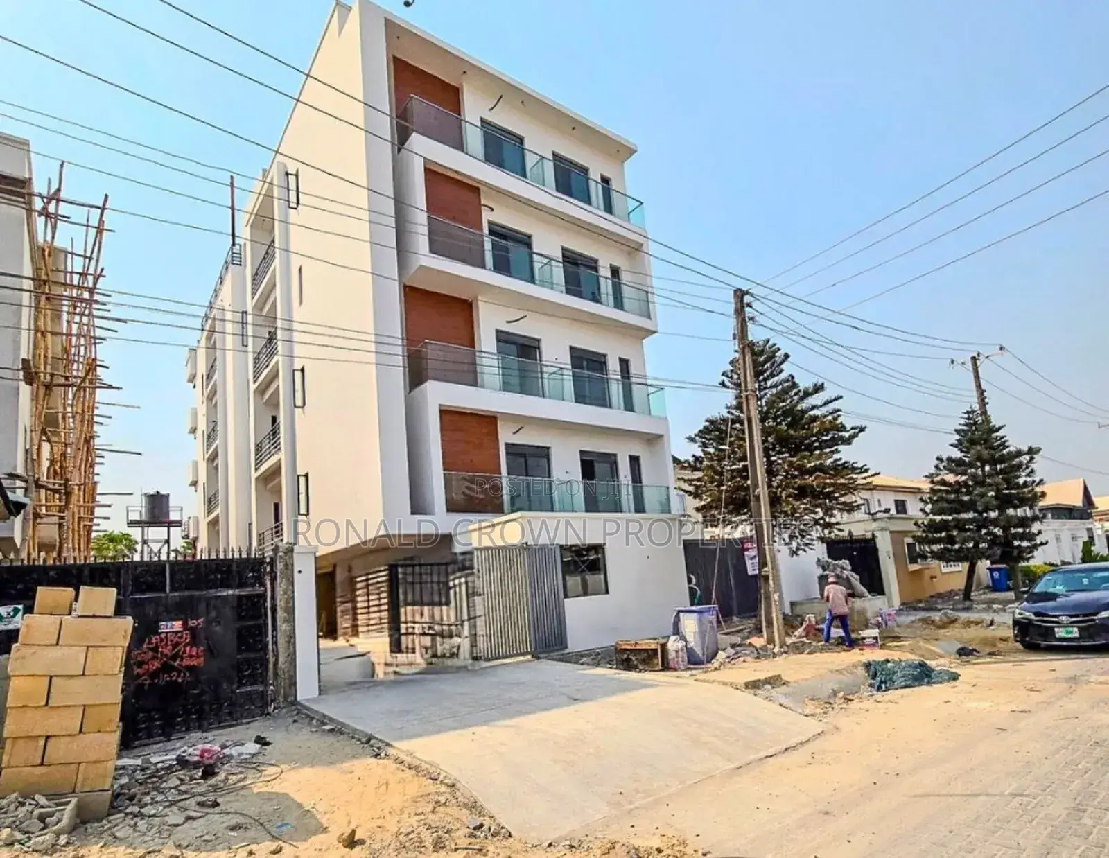 3bdrm Apartment In Lekki Phase 1 For Sale in Lekki Phase 1