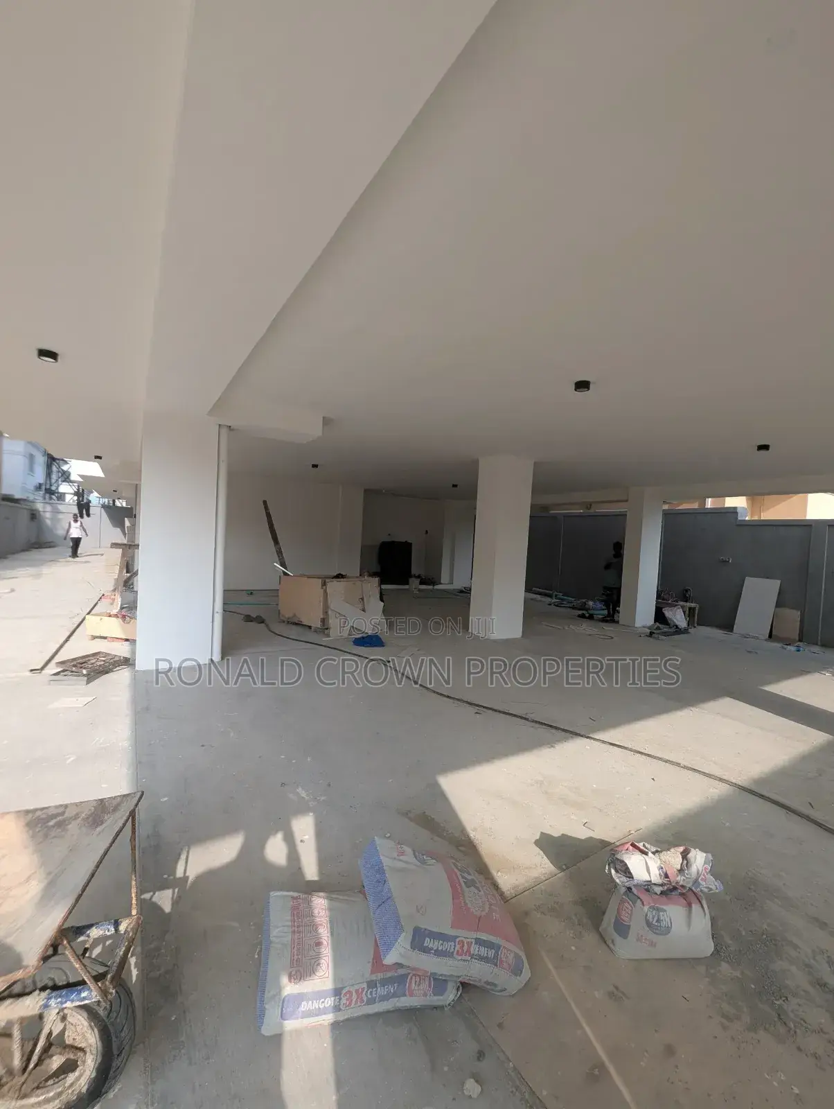 3bdrm Apartment In Lekki Phase 1 For Sale in Lekki Phase 1