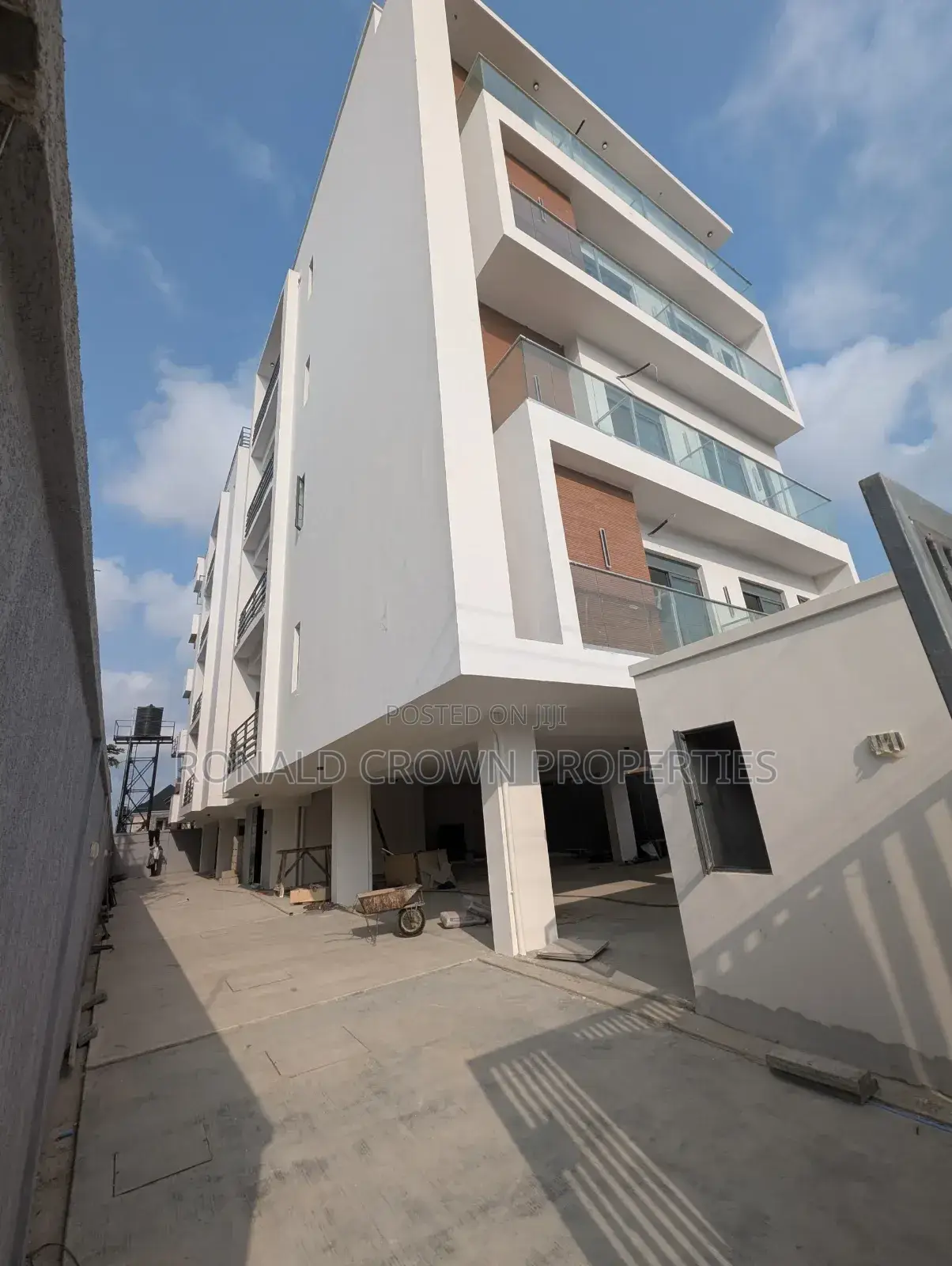 3bdrm Apartment In Lekki Phase 1 For Sale in Lekki Phase 1