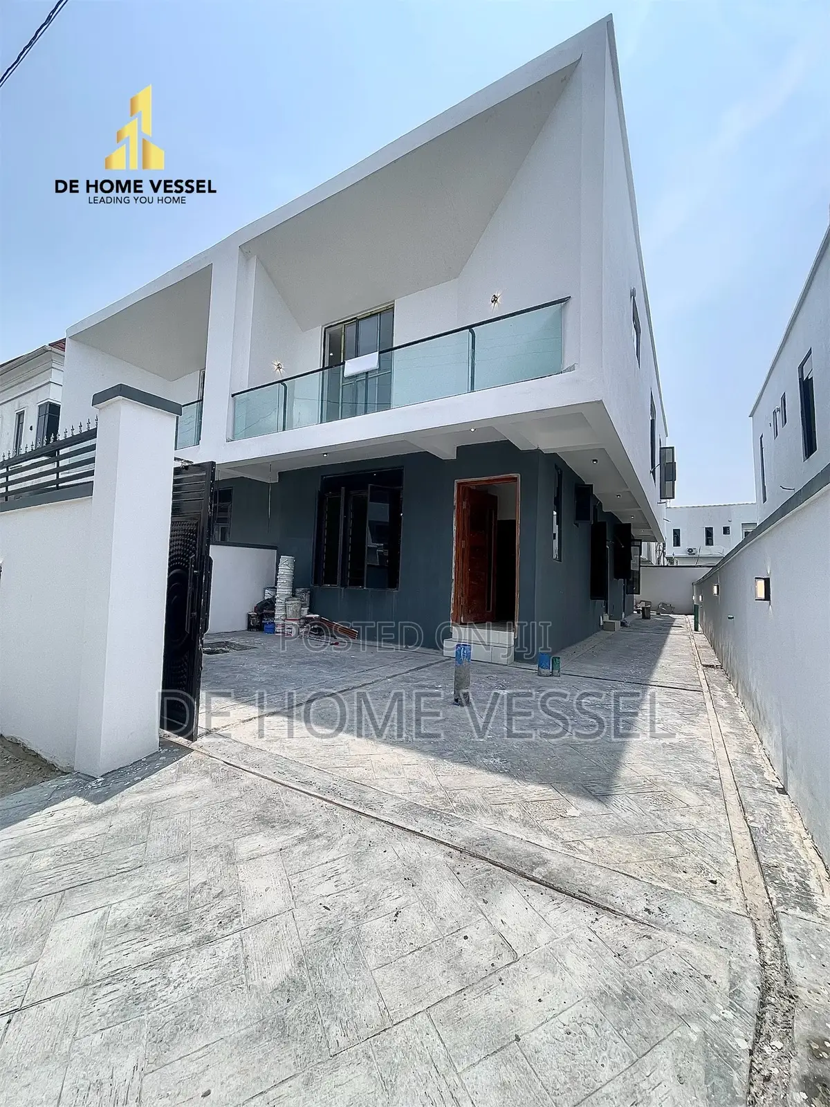 4bdrm Duplex in Chevron for sale in Chevron