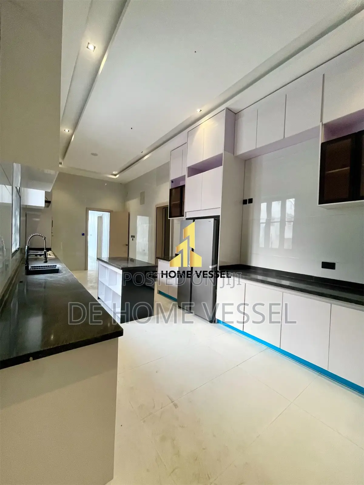 5bdrm Duplex in Ikota for sale in Ikota