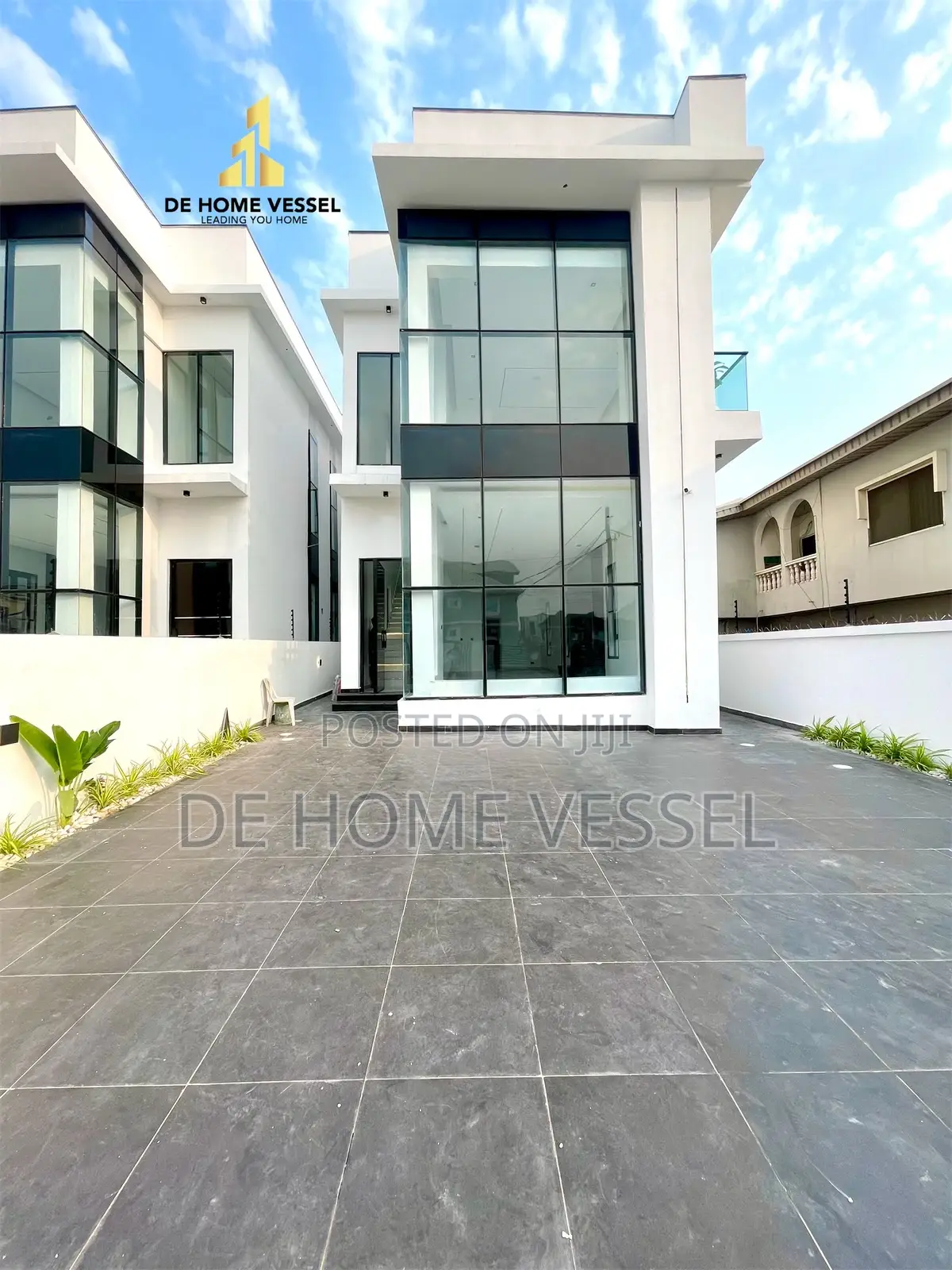 5bdrm Duplex in Ikota for sale in Ikota
