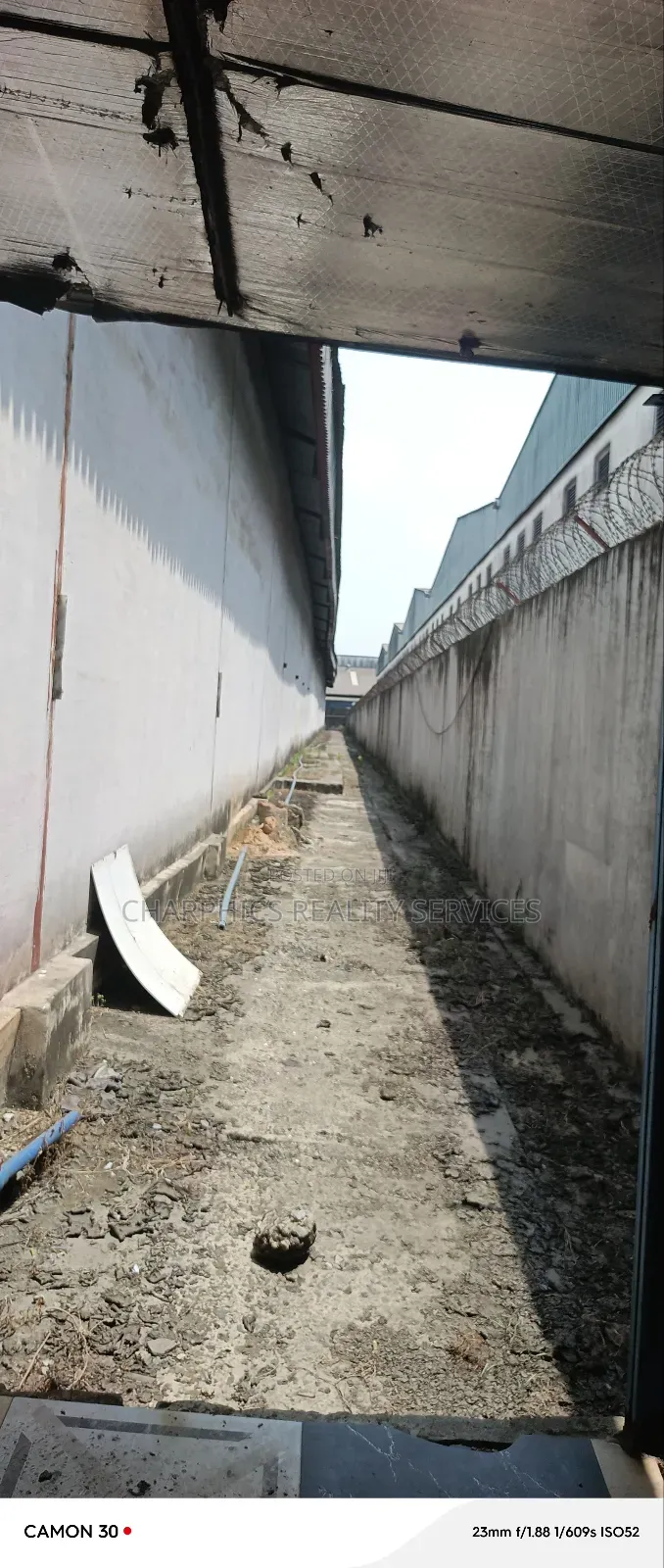 1,1000sqm Warehouse at Amuwo Odofin Ind Area in Oshodi Expressway
