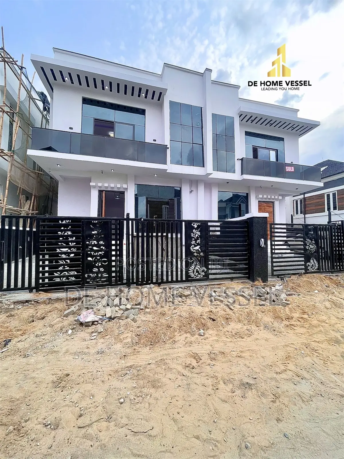 4bdrm Duplex in Ikota for sale in Ikota