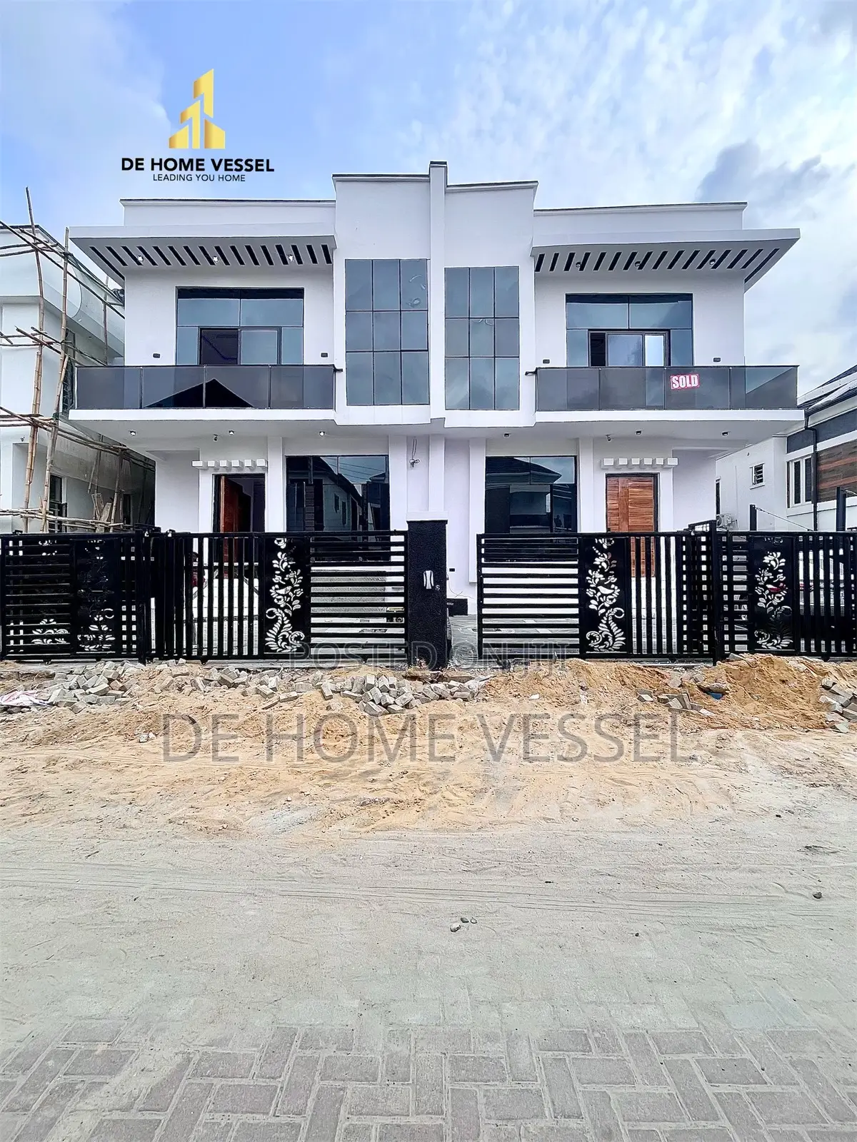 4bdrm Duplex in Ikota for sale in Ikota