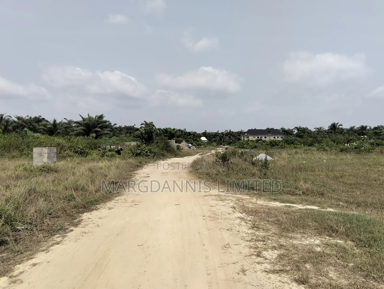 For Sale, Fenced 37 Acres 2 Bay Warehouse, Ota Road, Ogun in Ado-Odo/Ota