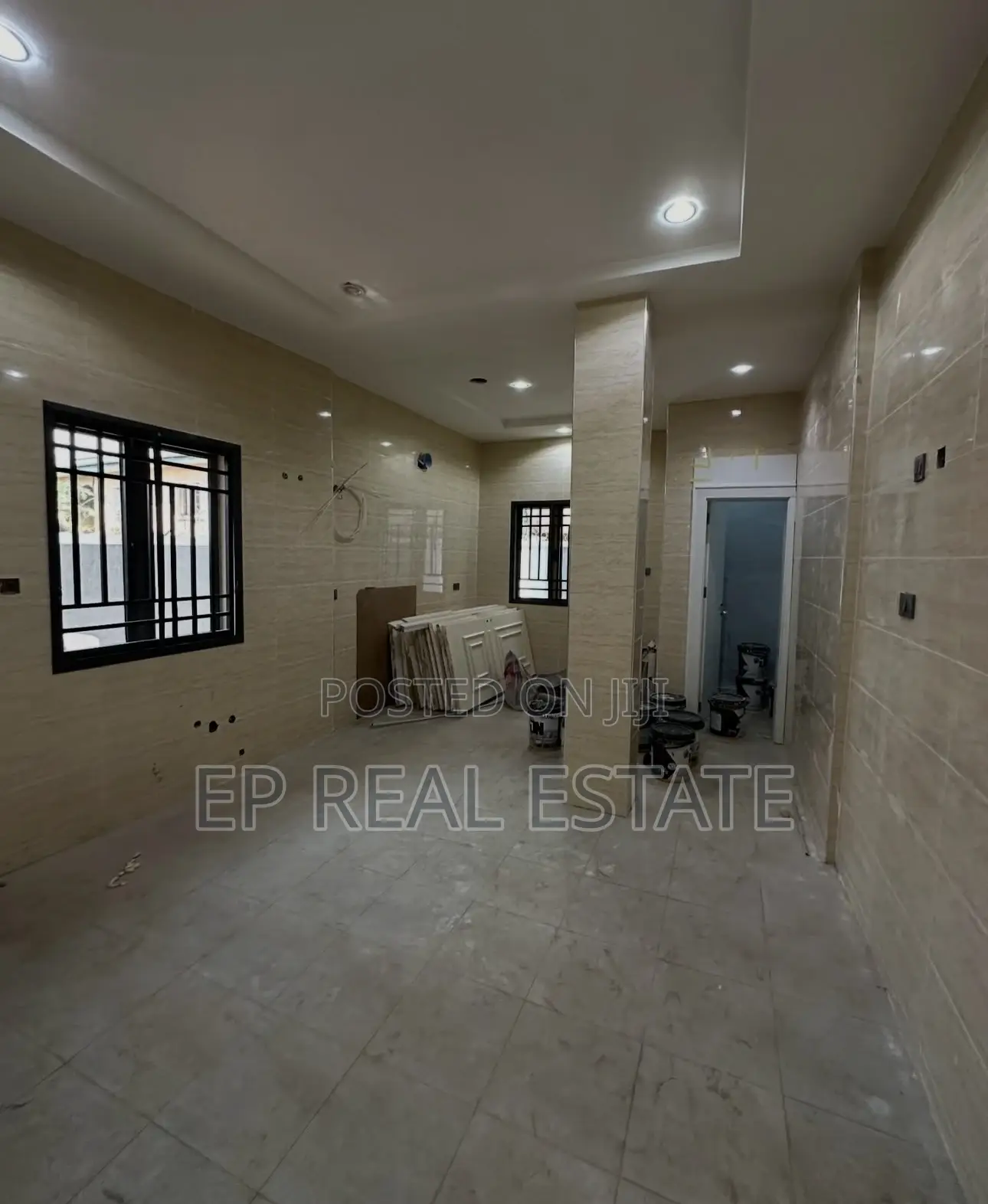 6bdrm Duplex in Utako for sale in Utako