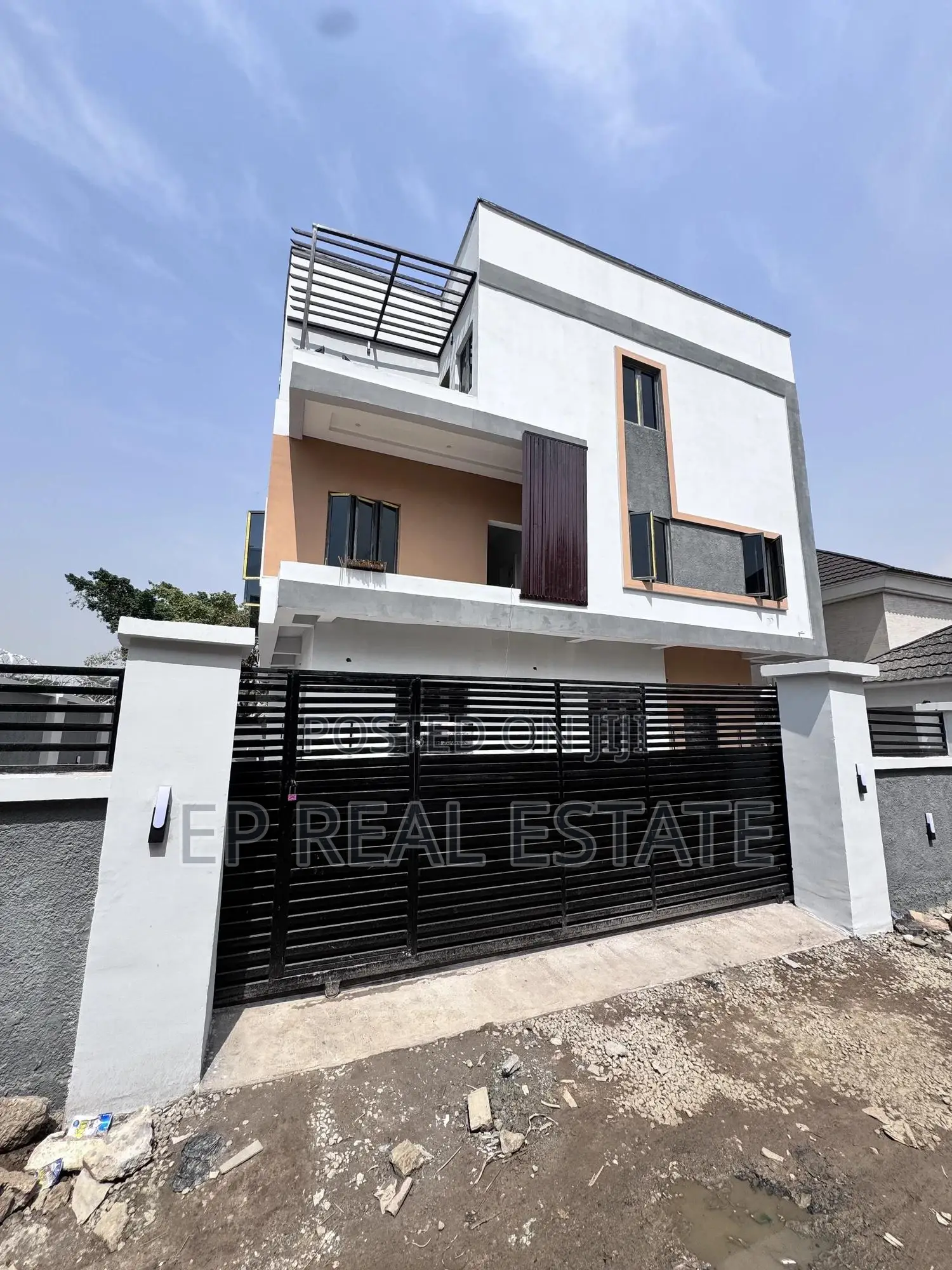 6bdrm Duplex in Utako for sale in Utako
