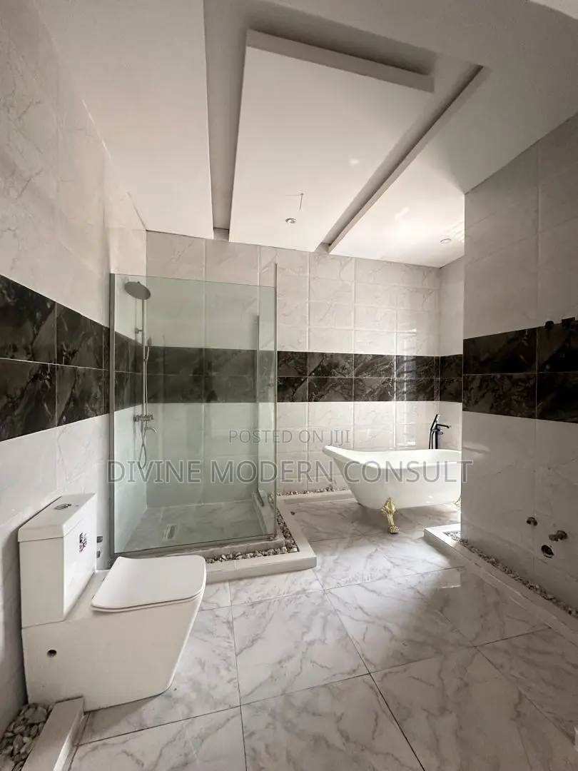 5bdrm Duplex in Private, Osapa london for sale in Osapa london