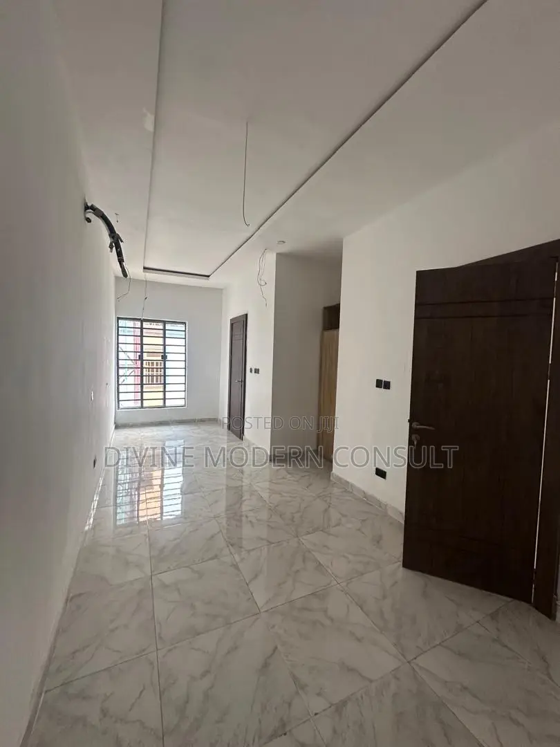5bdrm Duplex in Private, Osapa london for sale in Osapa london