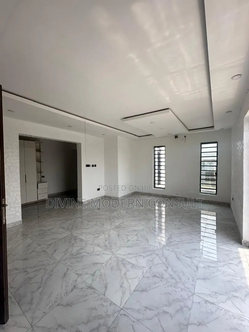 5bdrm Duplex in Private, Osapa london for sale in Osapa london