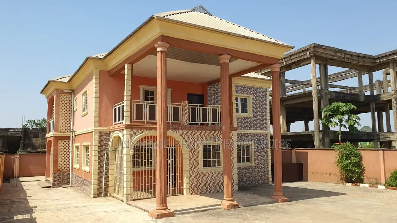 6bdrm Duplex in Obaile Akure Along for sale in Akure