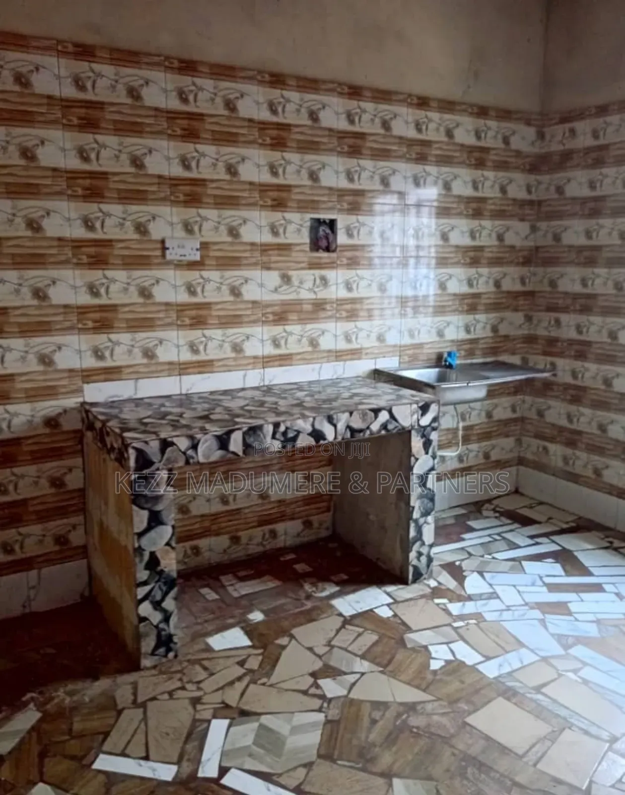 3bdrm Bungalow in Ekperi Nsukara Road, for sale in Uyo