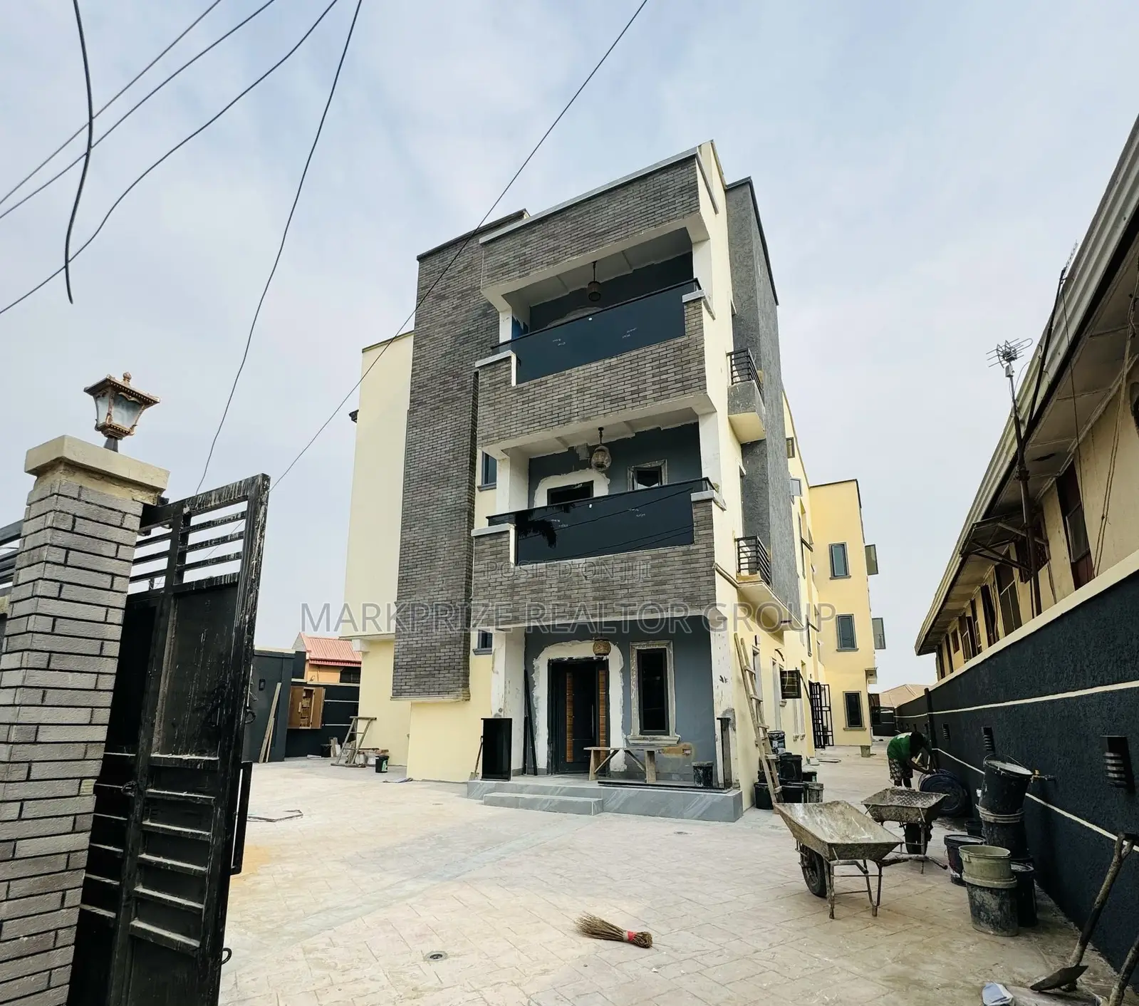 3bdrm Apartment in Gbagada Lagos for sale in Gbagada