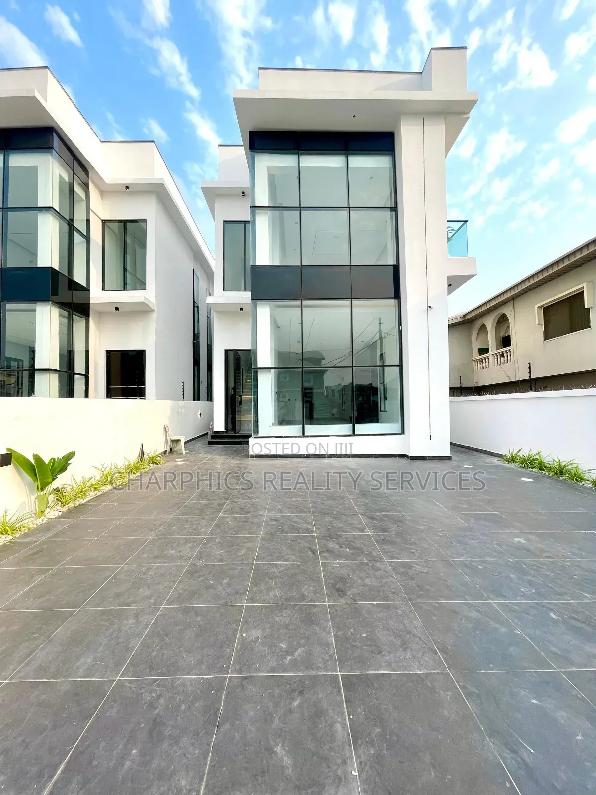 5bdrm Duplex in Lekki for sale in Lekki