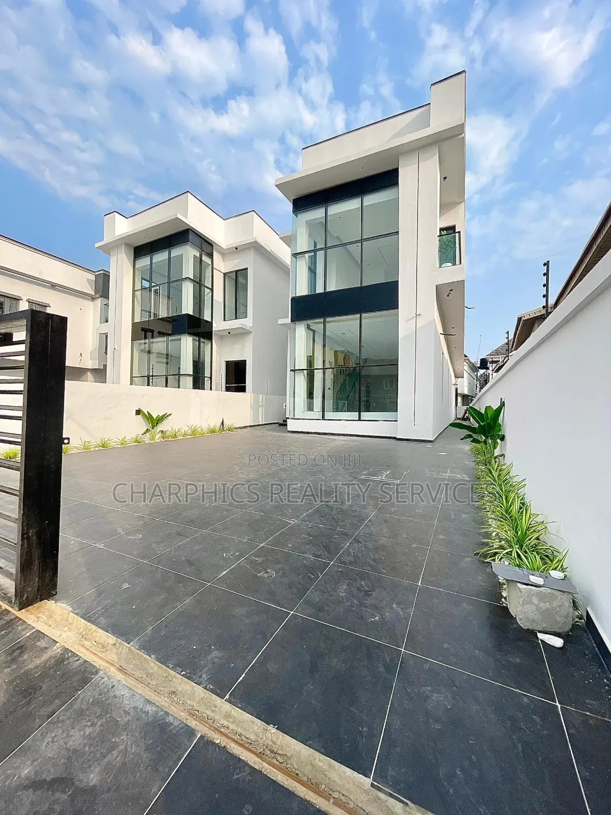 5bdrm Duplex in Lekki for sale in Lekki