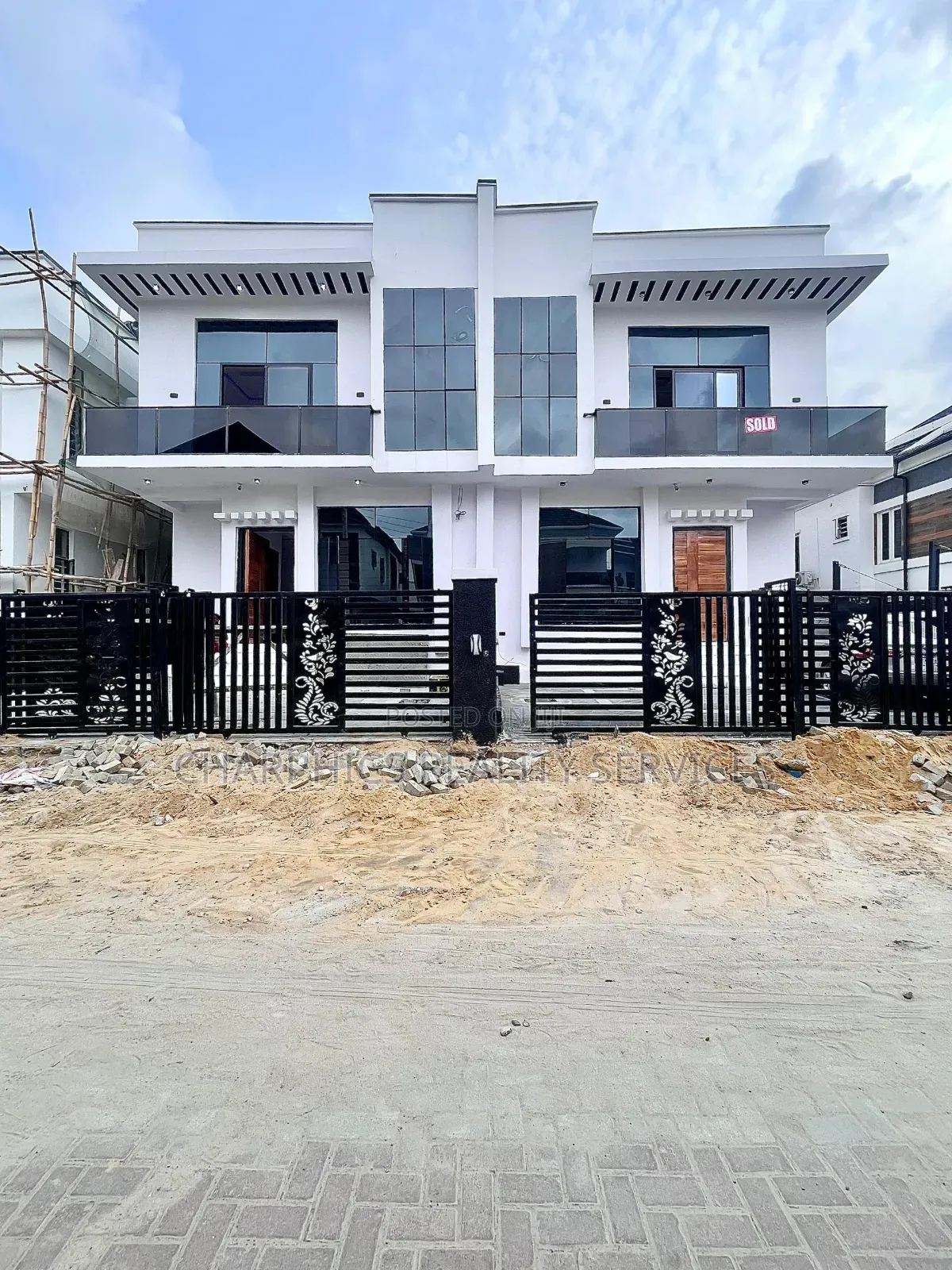 4bdrm Duplex in Ikota for sale in Ikota