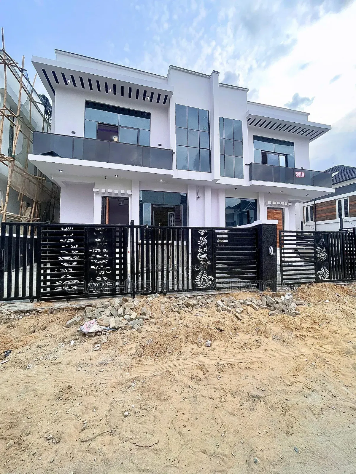4bdrm Duplex in Ikota for sale in Ikota