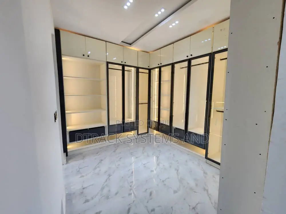 5bdrm Duplex in Peace Ville Estate, Idado for sale in Idado