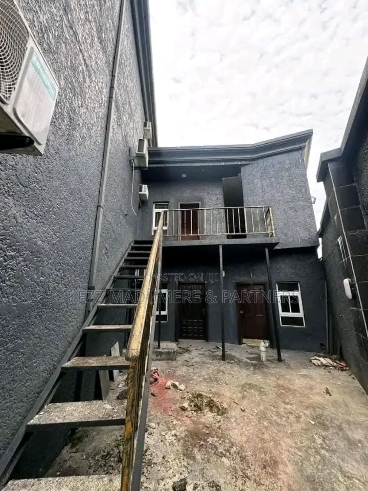 For Sale : Functional 23 Rooms Hotel Near New Gra, Ph in Rumuola