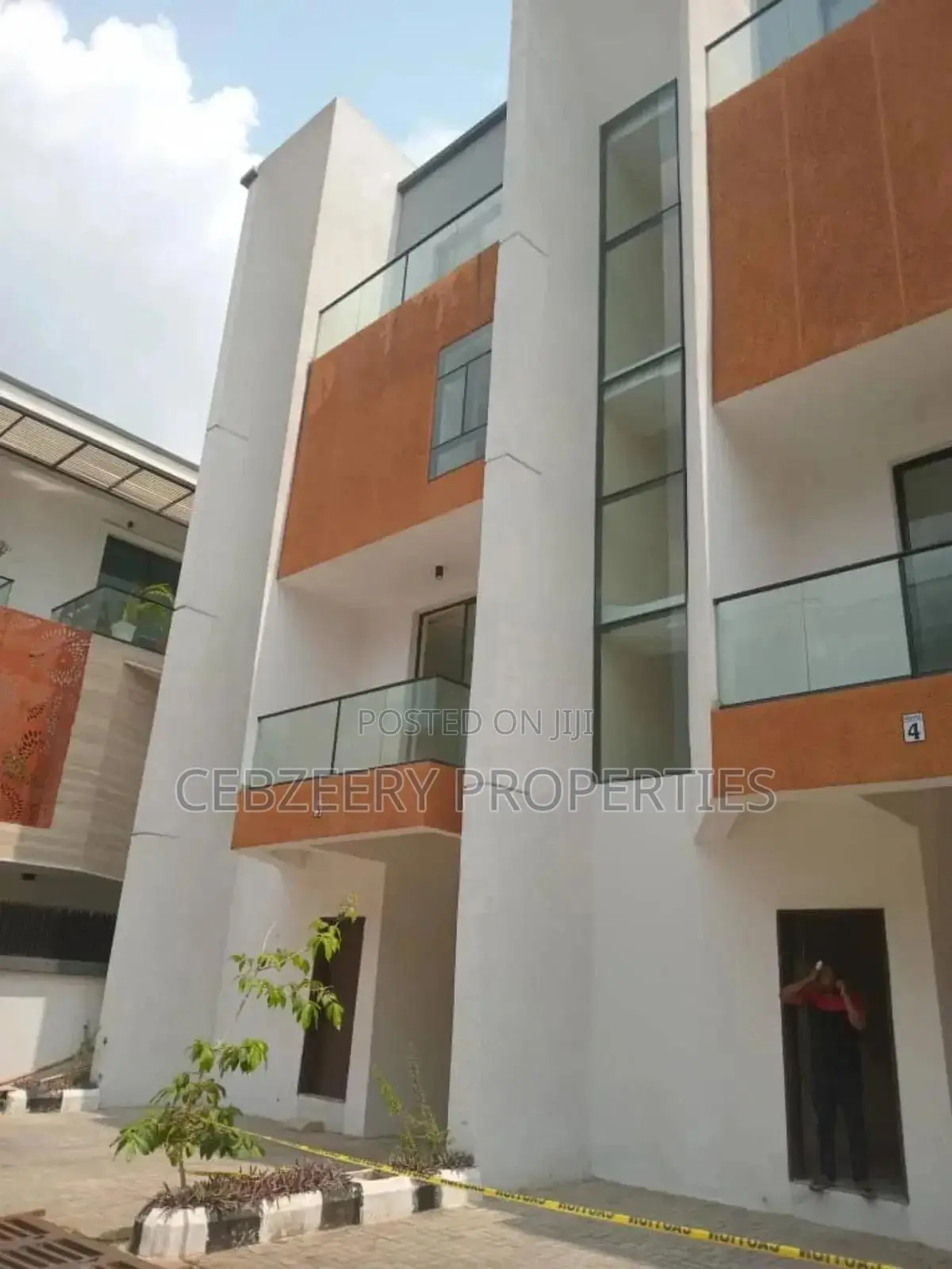4bdrm Duplex In Shonibare Estate For Rent in Shonibare Estate