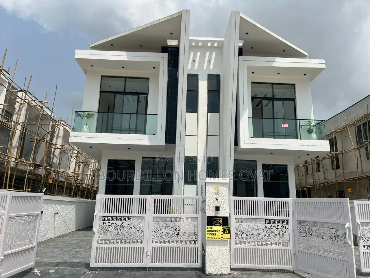 4bdrm Duplex in Ikota for sale in Ikota