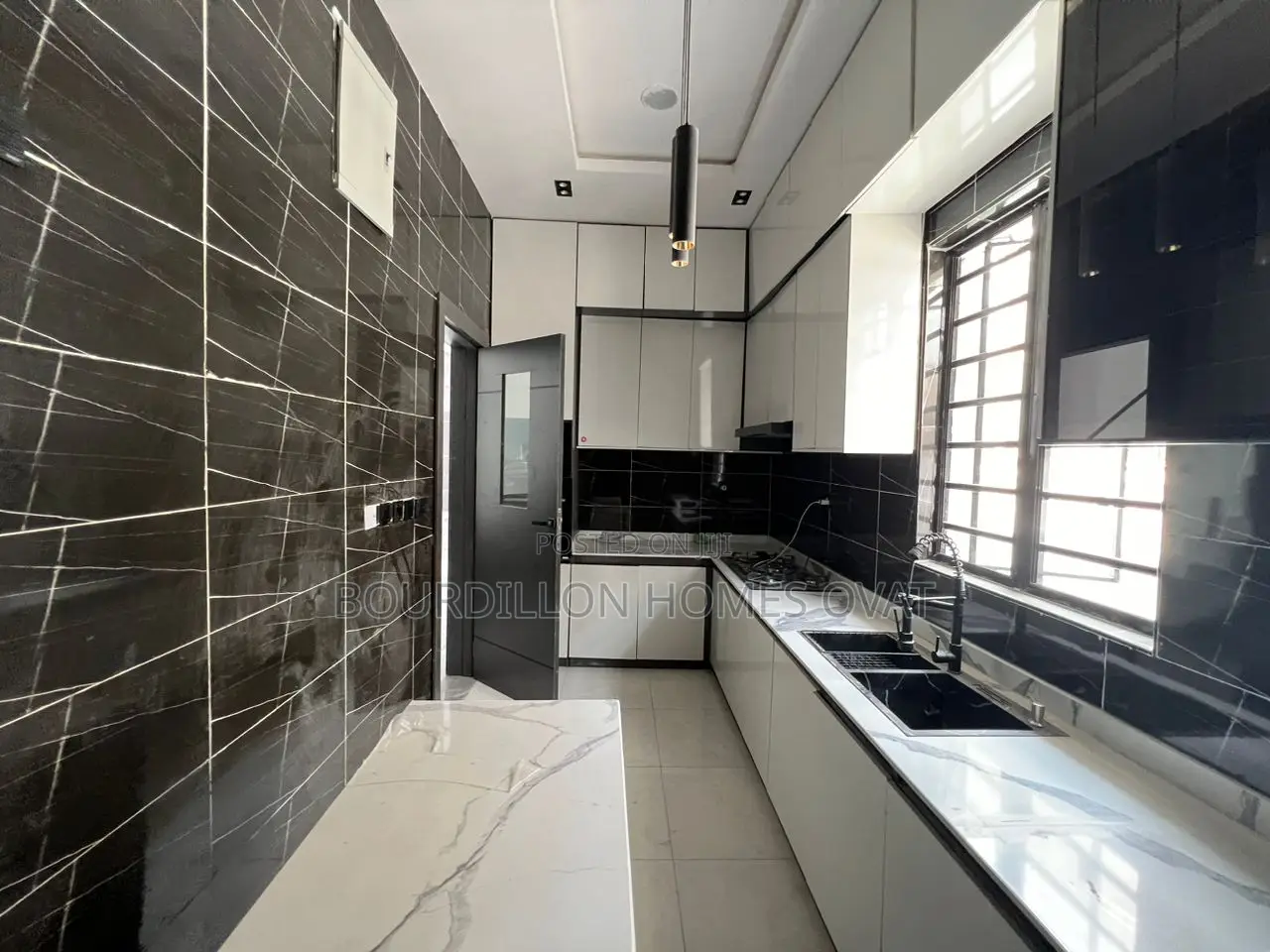 4bdrm Duplex in Ikota for sale in Ikota