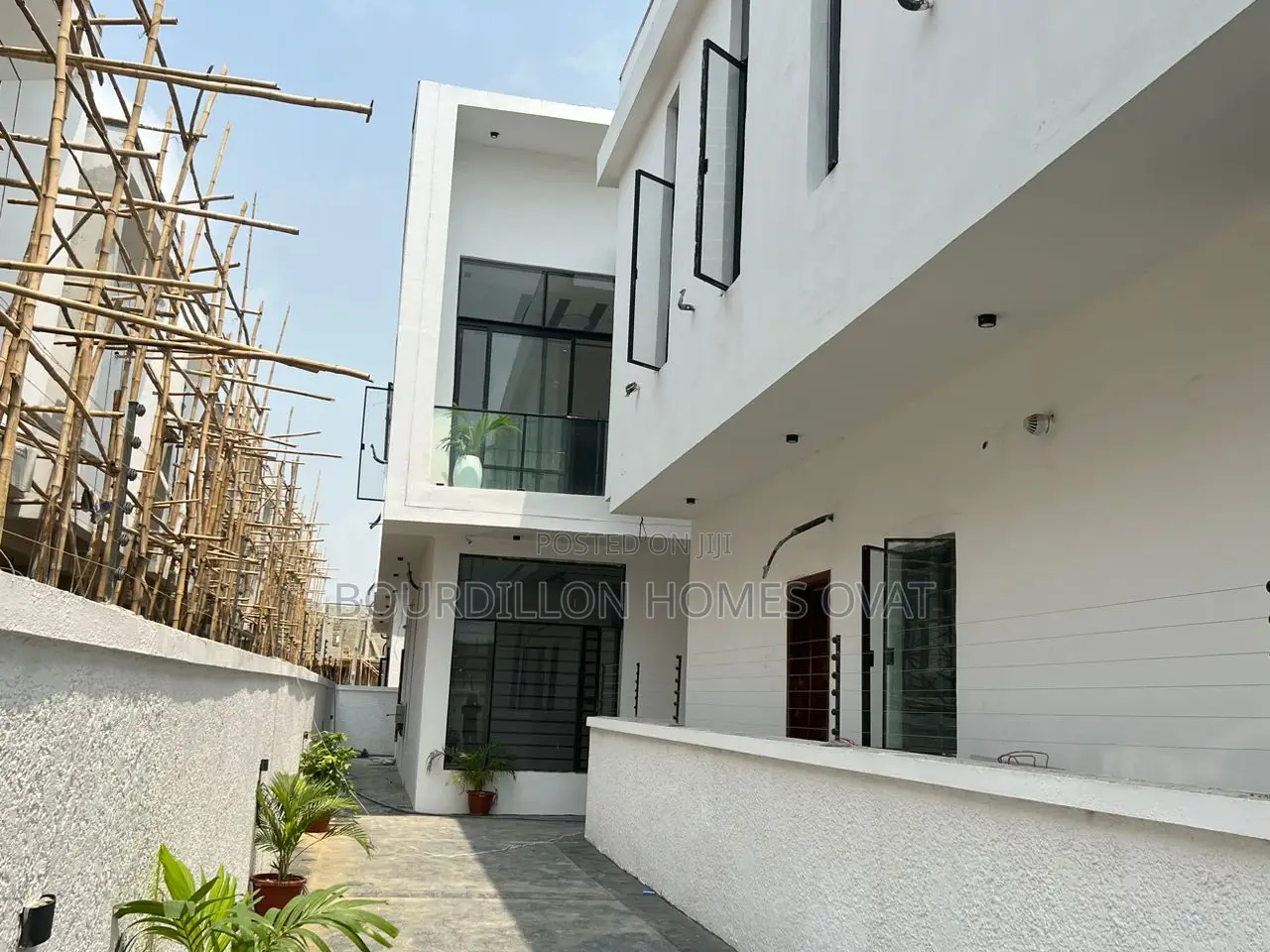 4bdrm Duplex in Ikota for sale in Ikota
