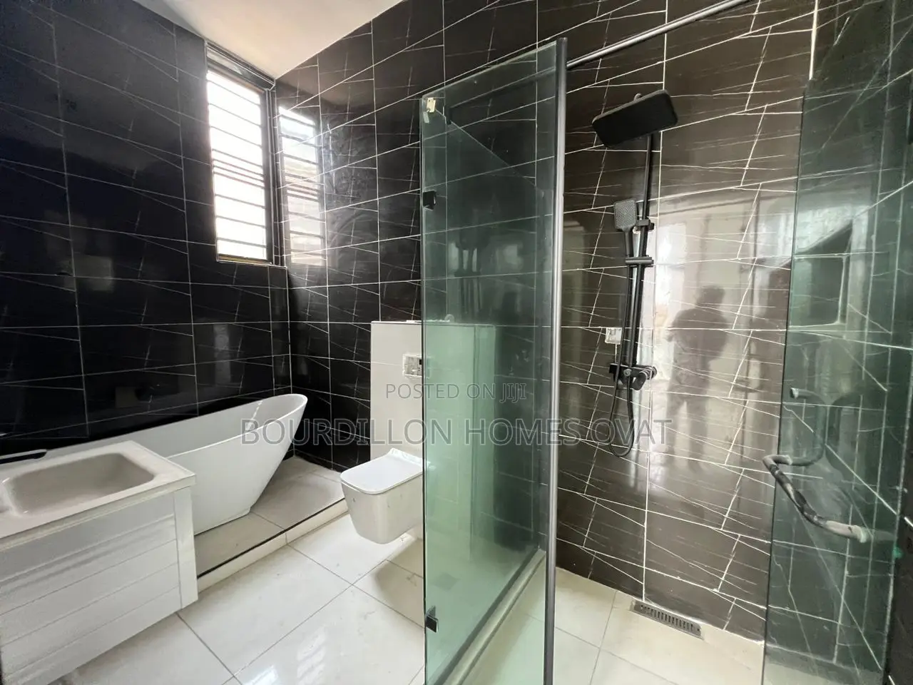 4bdrm Duplex in Ikota for sale in Ikota