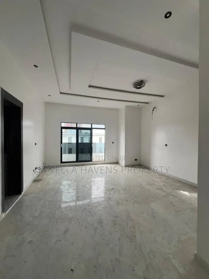 3bdrm Apartment in Ikate for sale in Ikate