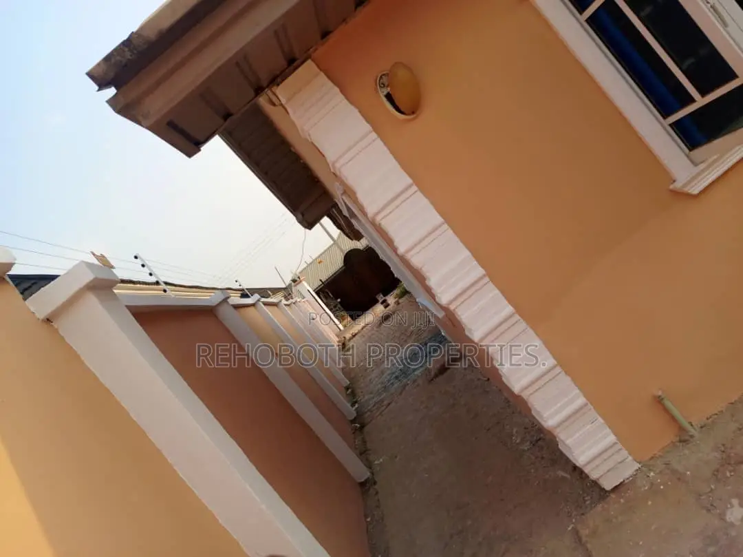 4bdrm Bungalow in Akoto Elebu, Ibadan for sale in Ibadan