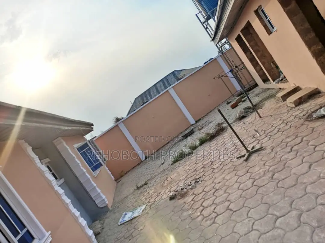 4bdrm Bungalow in Akoto Elebu, Ibadan for sale in Ibadan