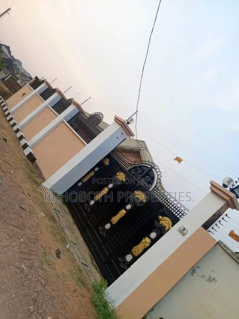 4bdrm Bungalow in Akoto Elebu, Ibadan for sale in Ibadan