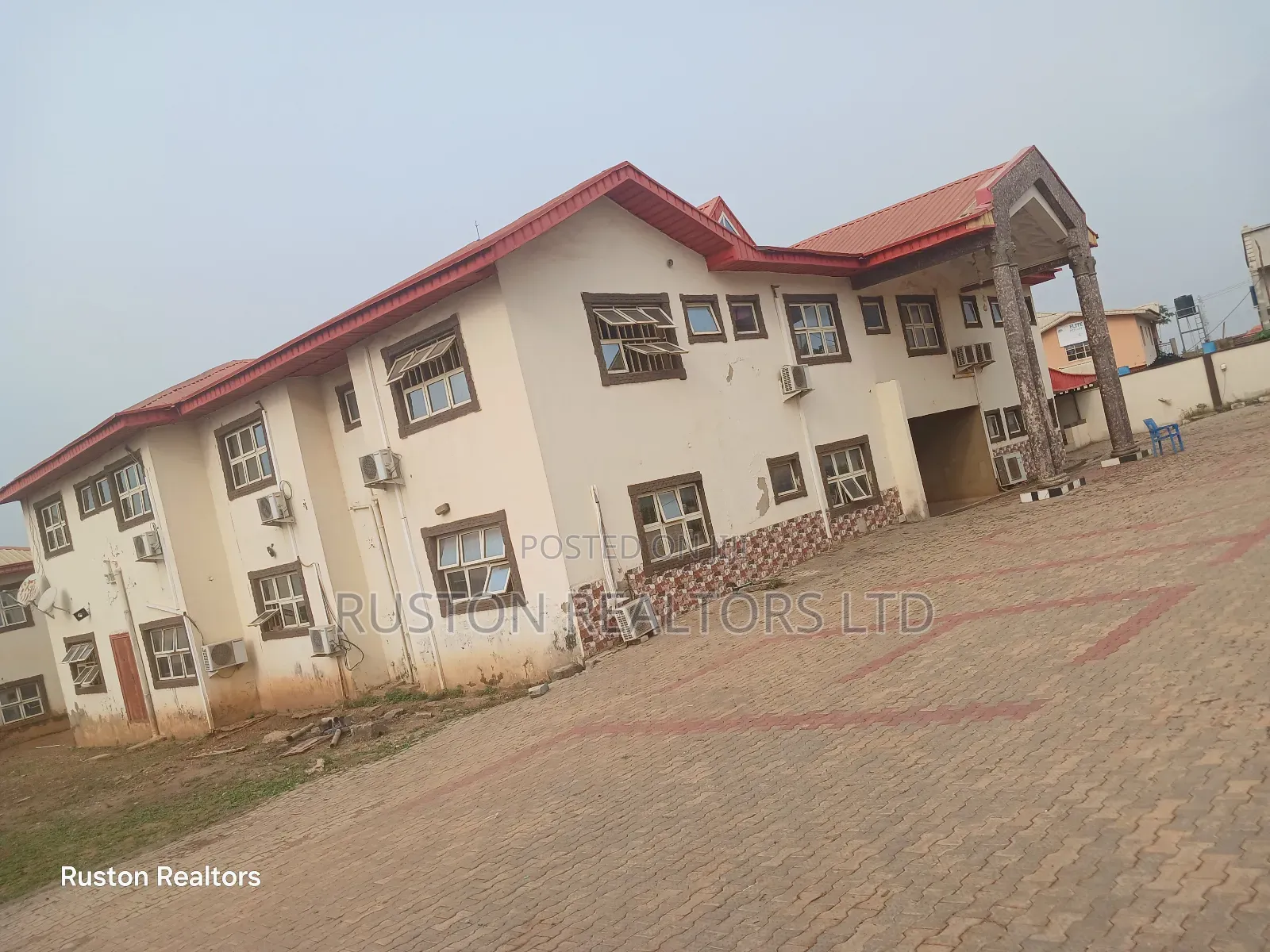32 Rooms Luxury Hotel in Akobo