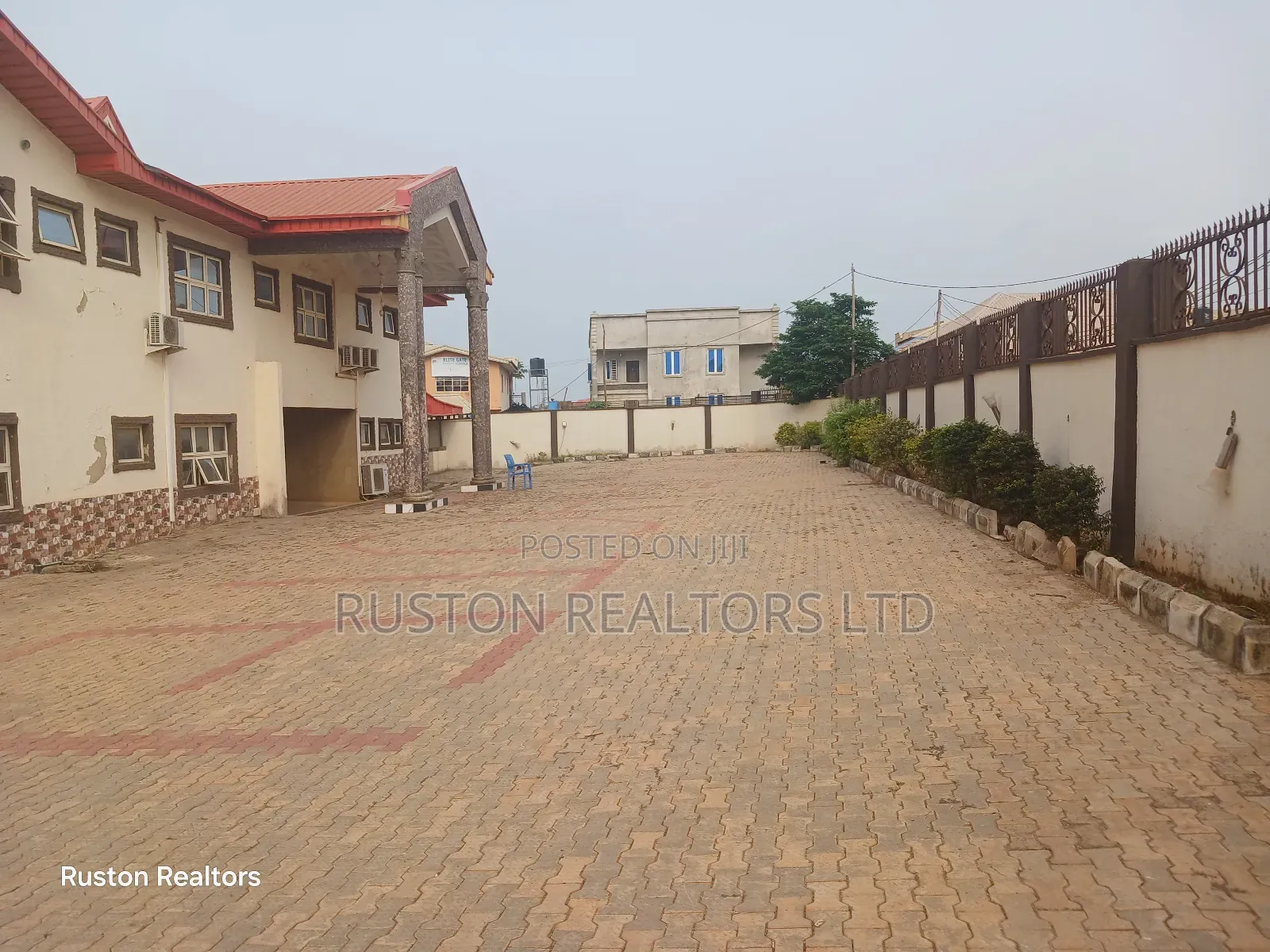 32 Rooms Luxury Hotel in Akobo