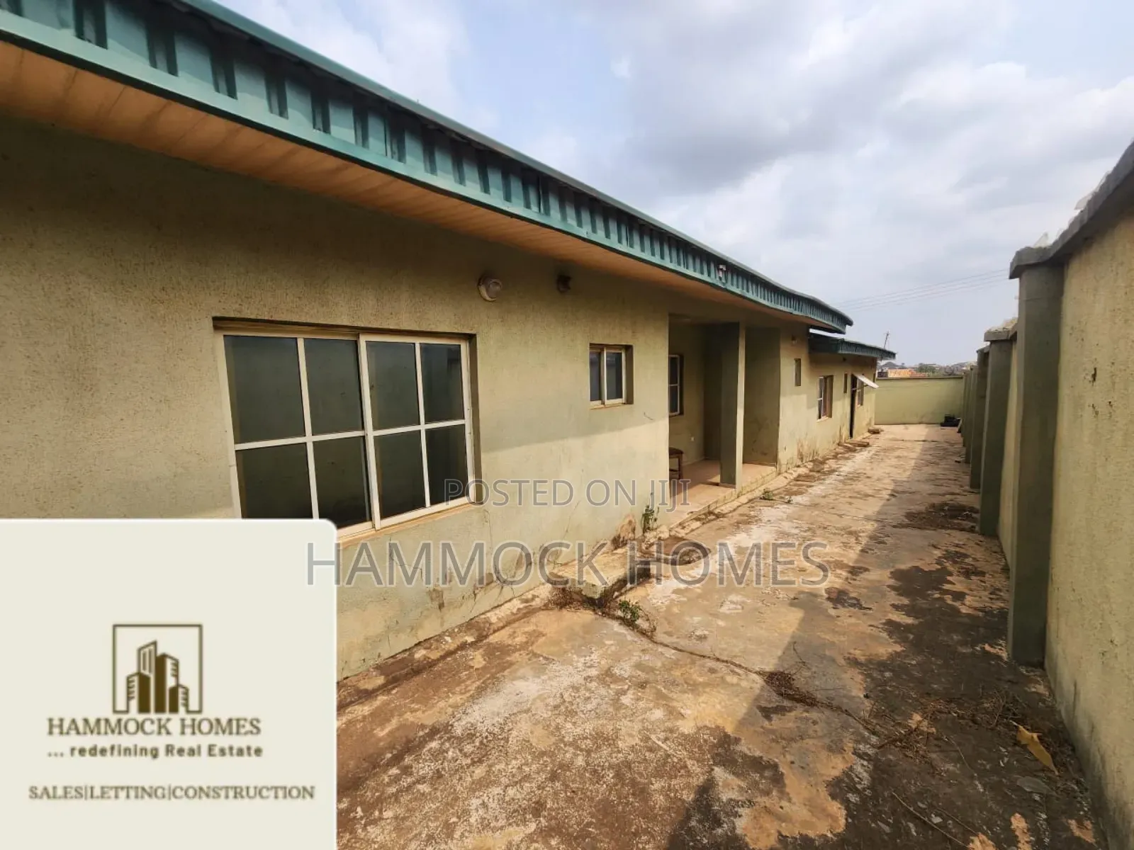 6bdrm Bungalow in Akala Estate, Akobo for sale in Akobo