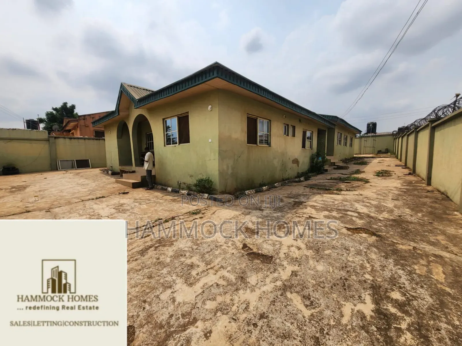 6bdrm Bungalow in Akala Estate, Akobo for sale in Akobo
