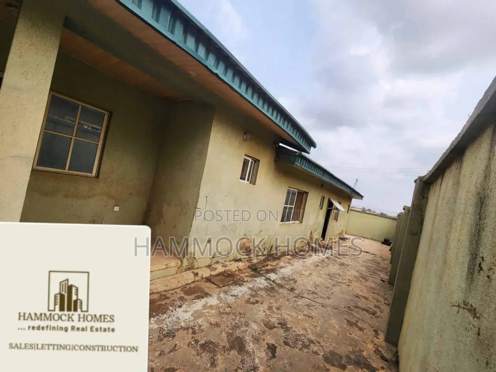 6bdrm Bungalow in Akala Estate, Akobo for sale in Akobo
