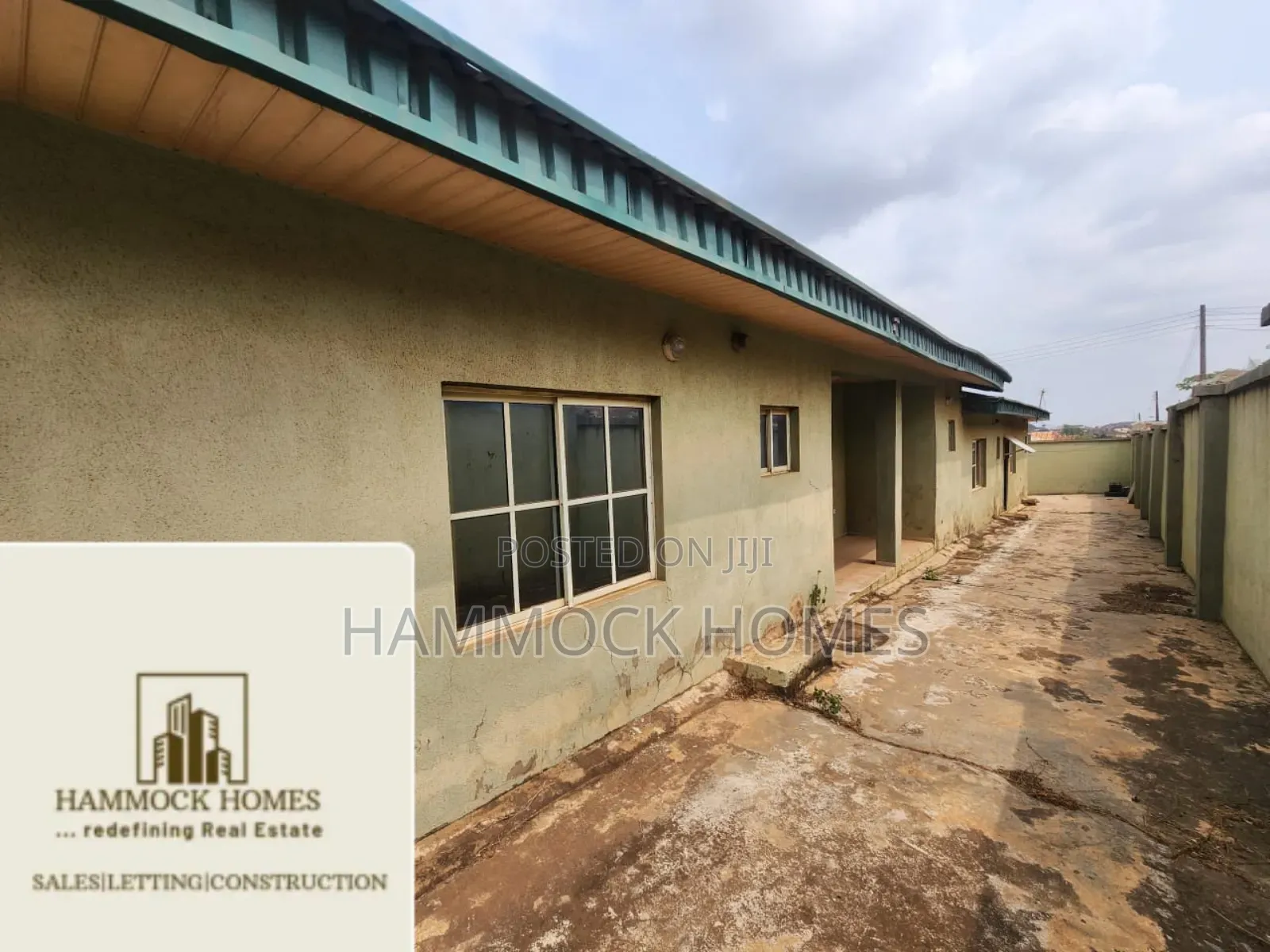 6bdrm Bungalow in Akala Estate, Akobo for sale in Akobo