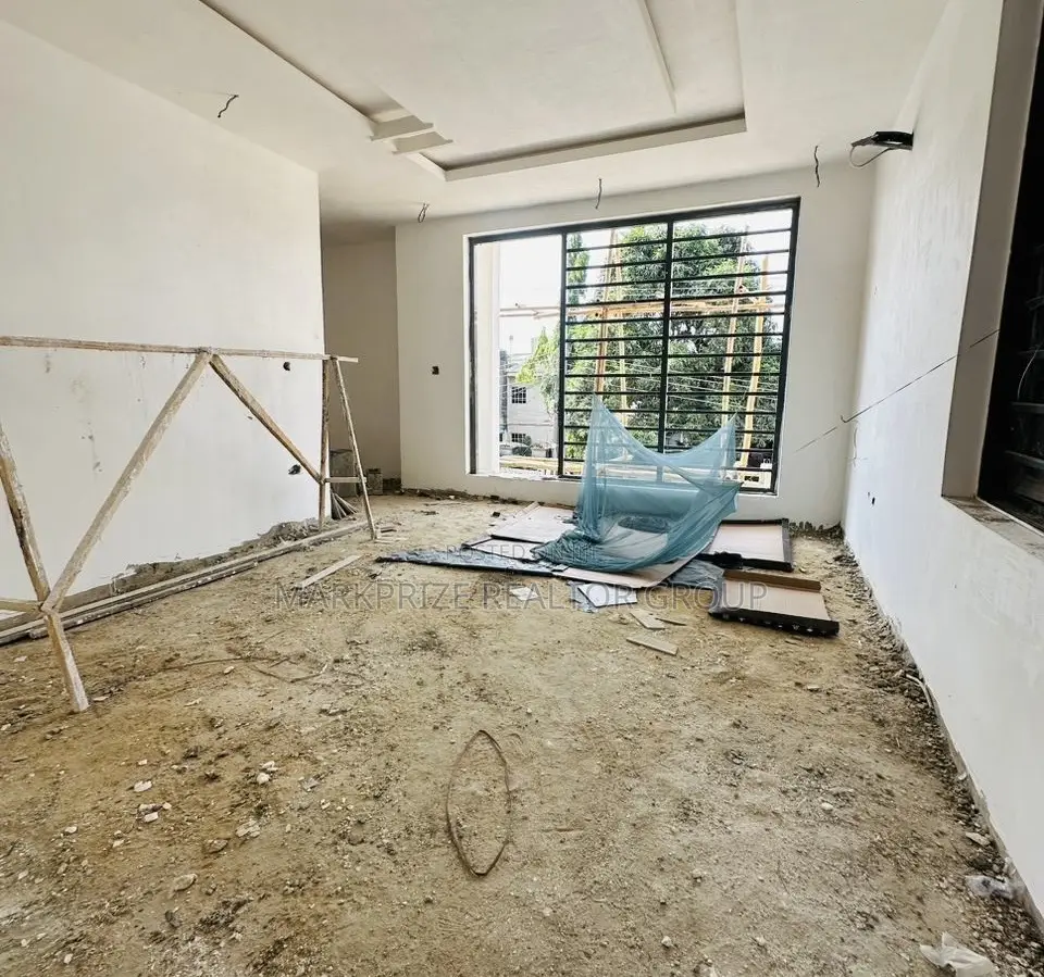 5bdrm Duplex in Adeniyi Jones Ikeja for sale in Adeniyi Jones
