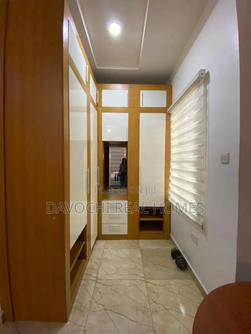 Furnished 4bdrm Duplex in Chevron, Toll Gate for rent in Chevron