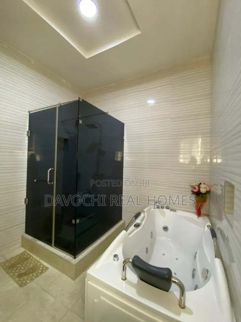 Furnished 4bdrm Duplex in Chevron, Toll Gate for rent in Chevron