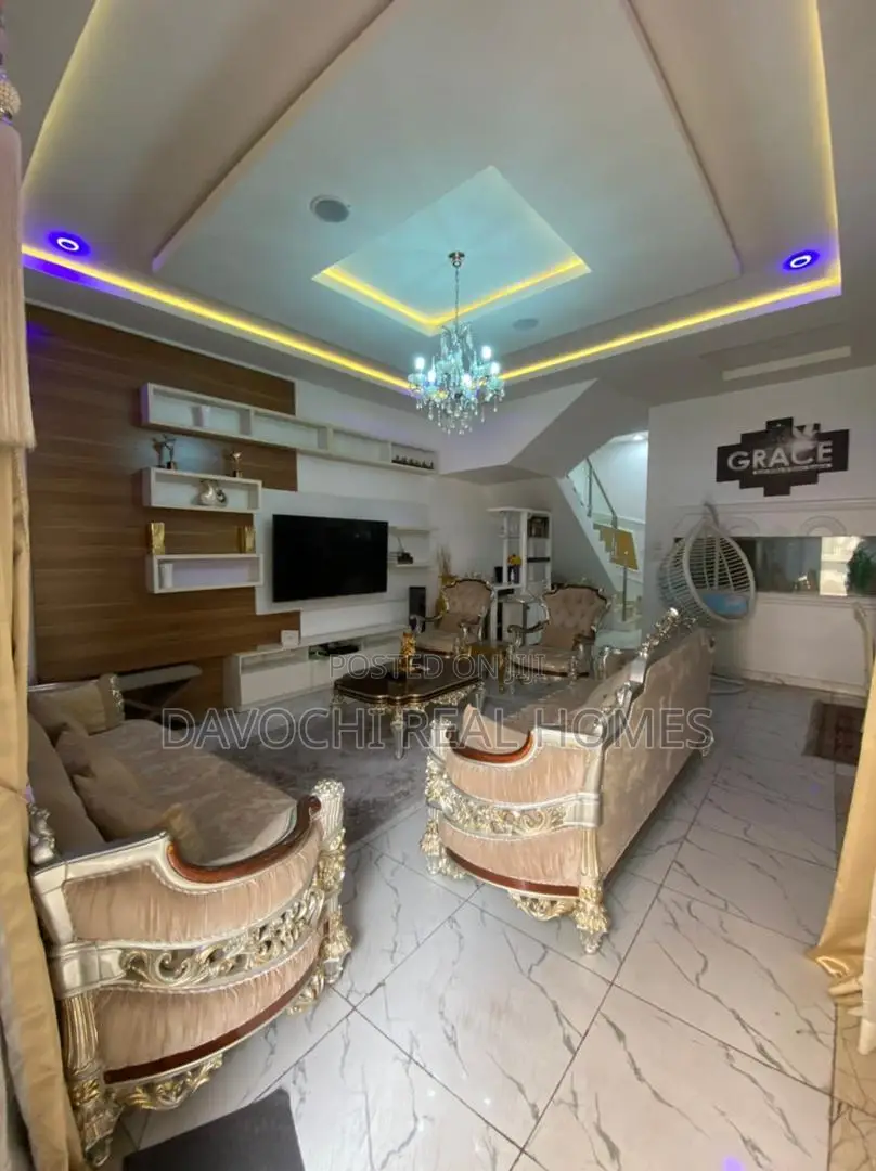 Furnished 4bdrm Duplex in Chevron, Toll Gate for rent in Chevron