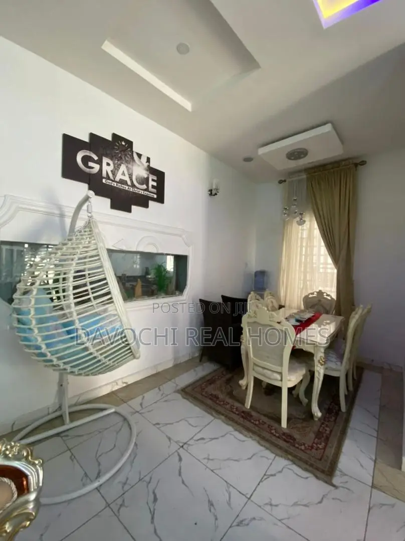 Furnished 4bdrm Duplex in Chevron, Toll Gate for rent in Chevron