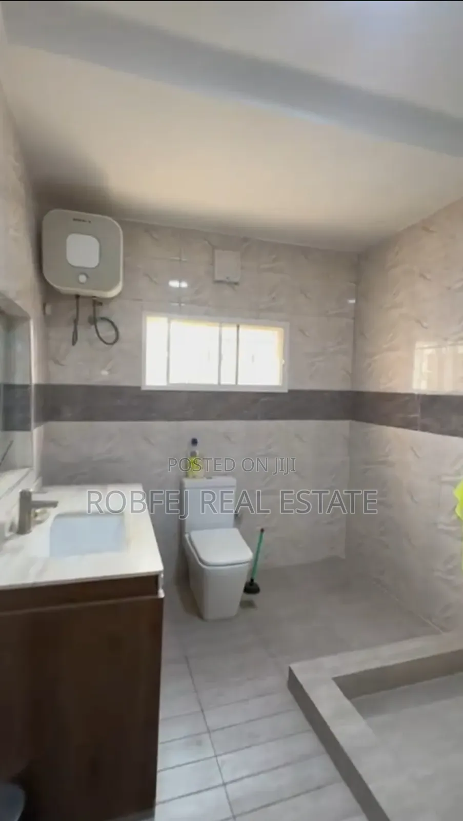 Furnished 5bdrm Duplex in Life Camp for sale in Life Camp