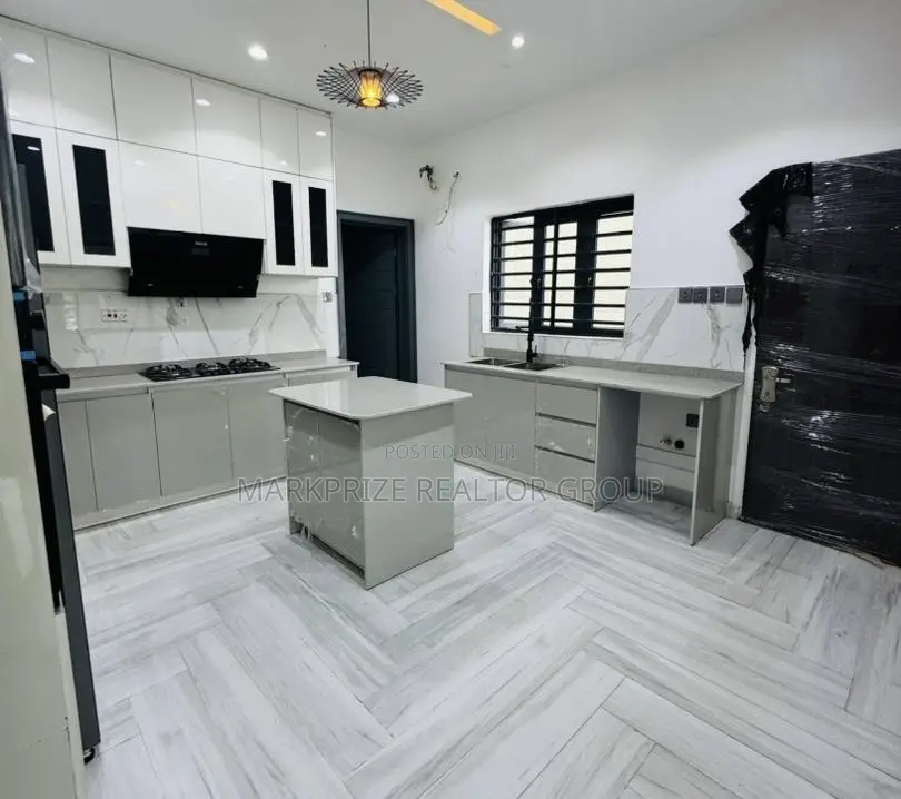 4bdrm Duplex in Maryland Lagos for sale in Maryland