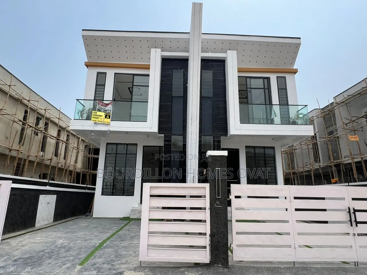 4bdrm Duplex in Ikota for sale in Ikota